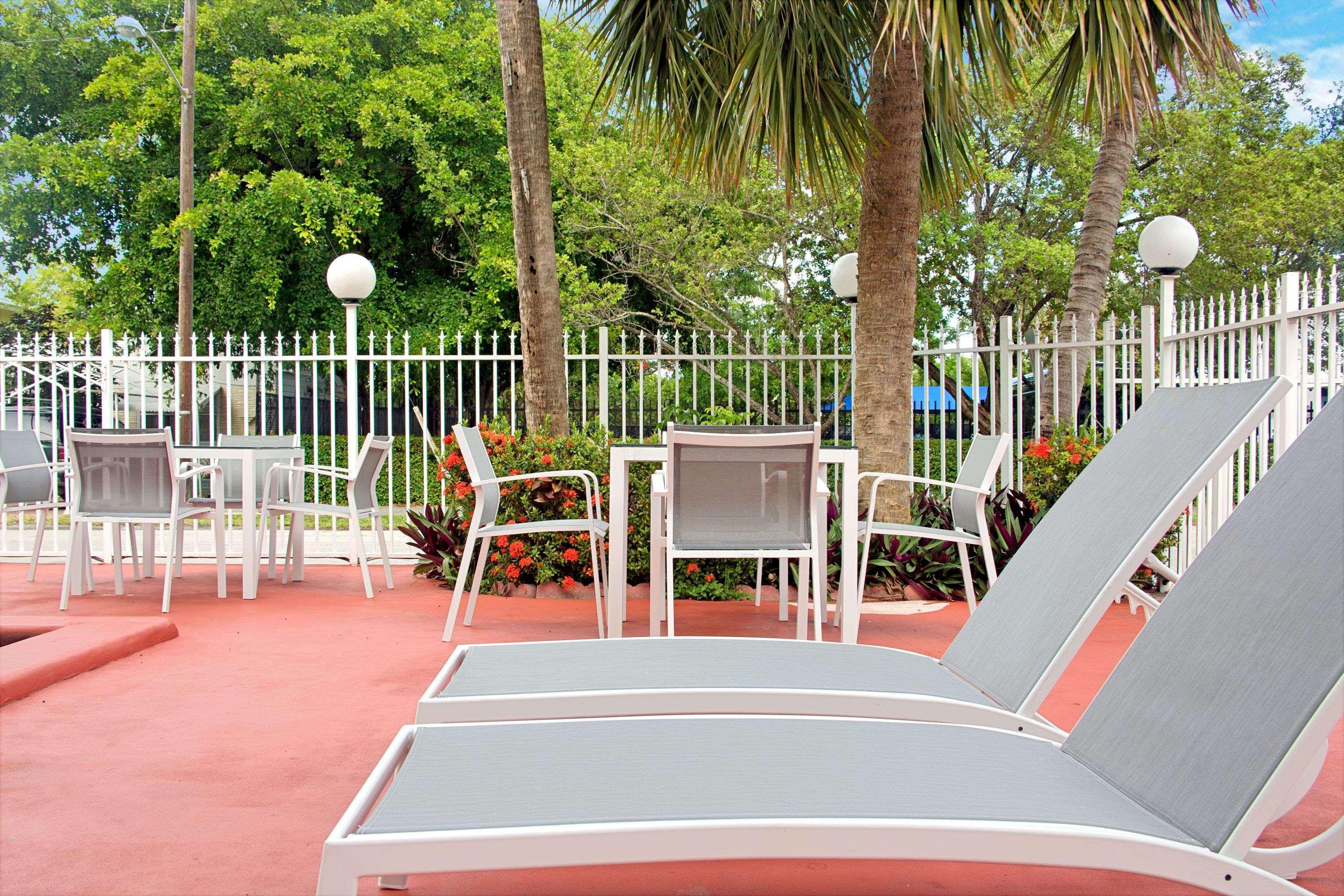 Hotel Travelodge By Wyndham Lauderdale 2*
