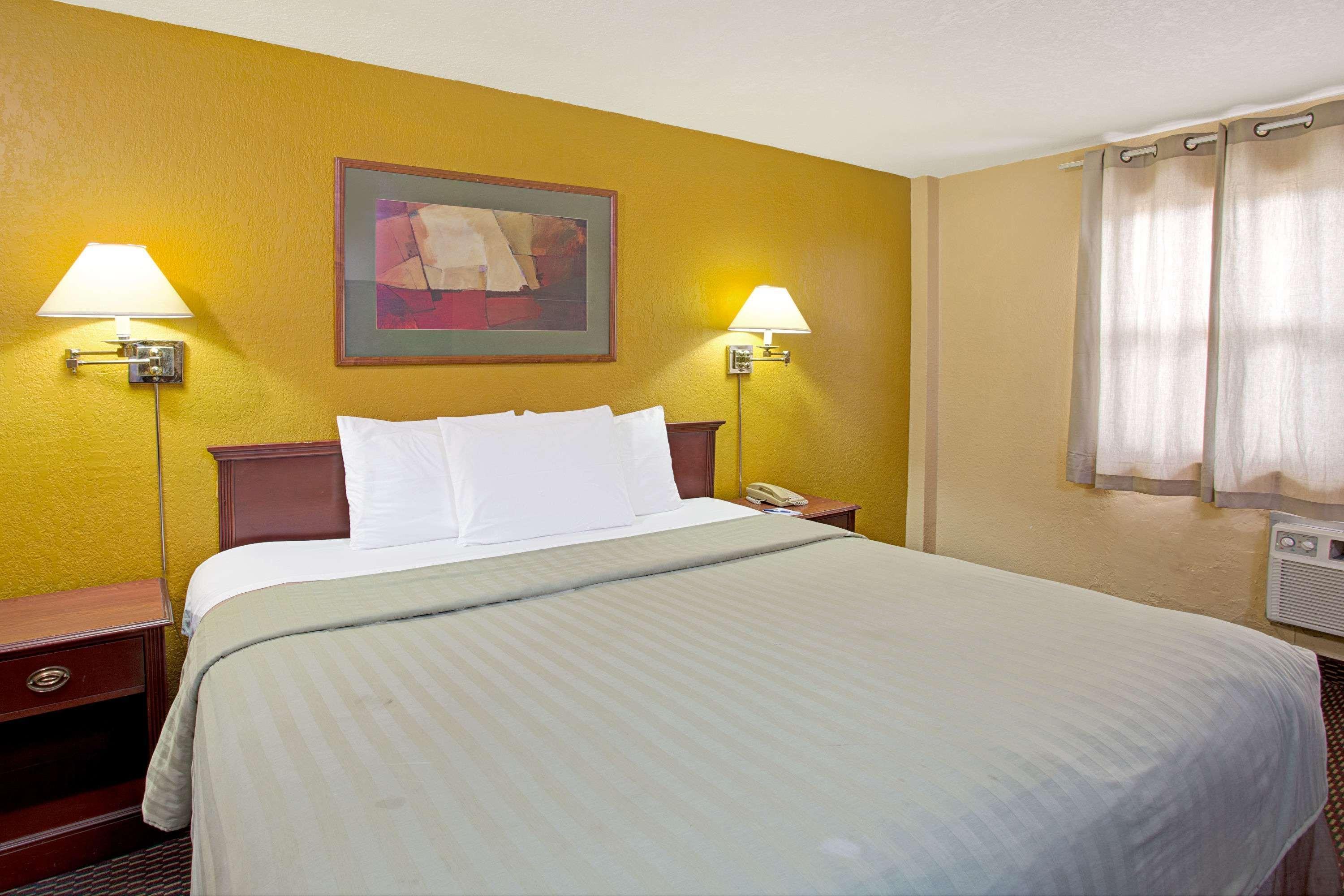 Hotel Travelodge By Wyndham Lauderdale 2*