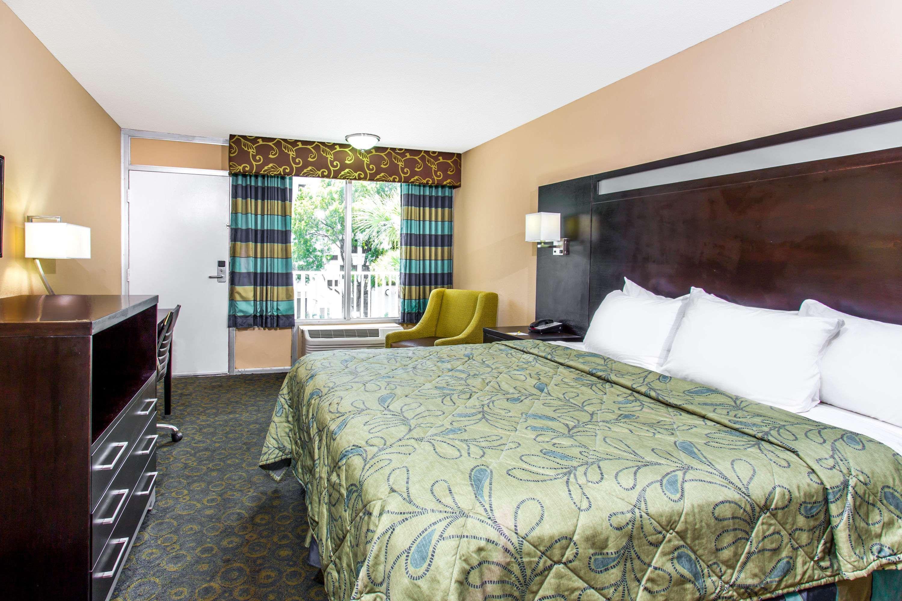 Hotel Days By Wyndham Lauderdale Airport Cruise Port 2*