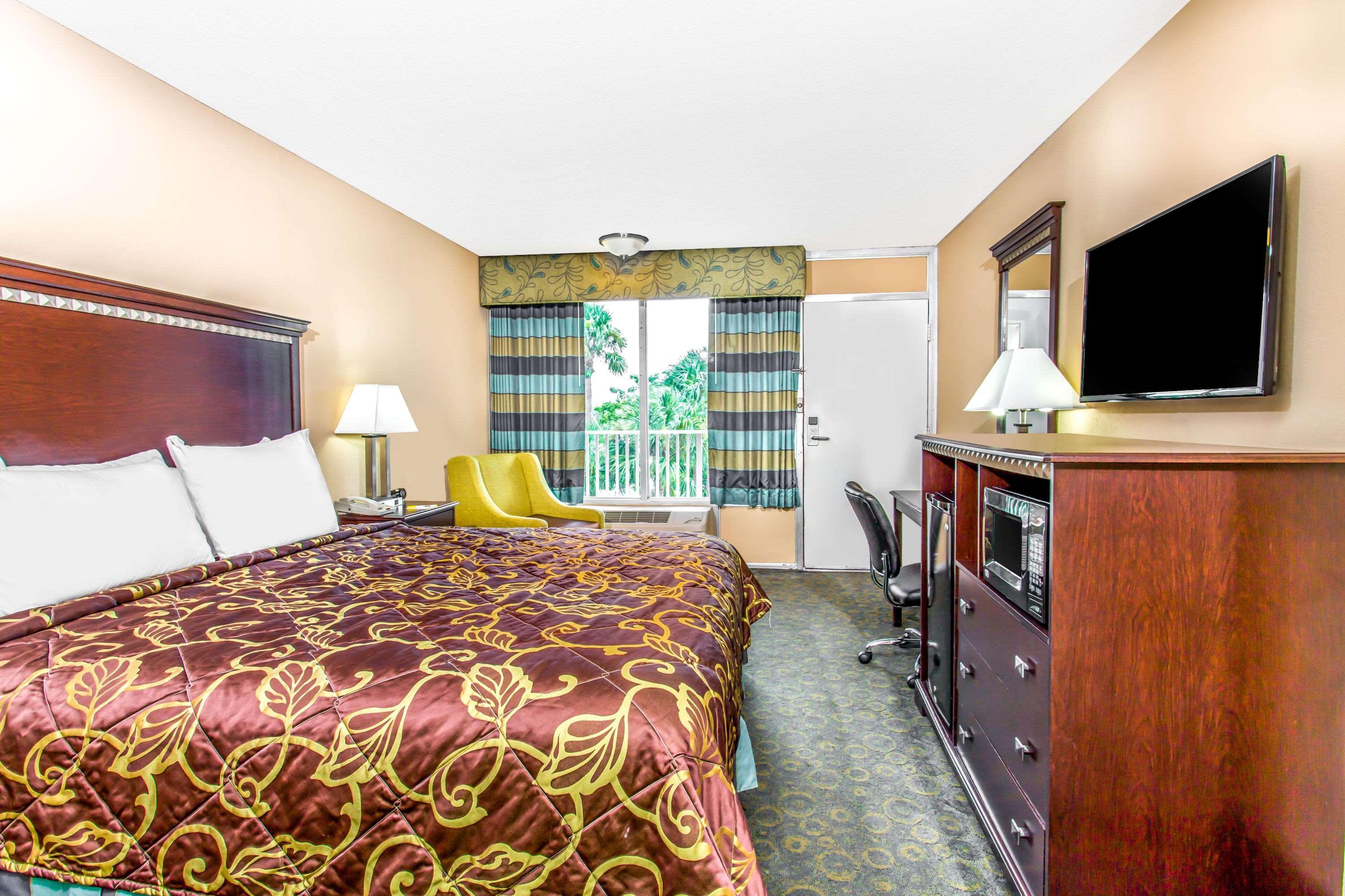 Hotel Days By Wyndham Lauderdale Airport Cruise Port