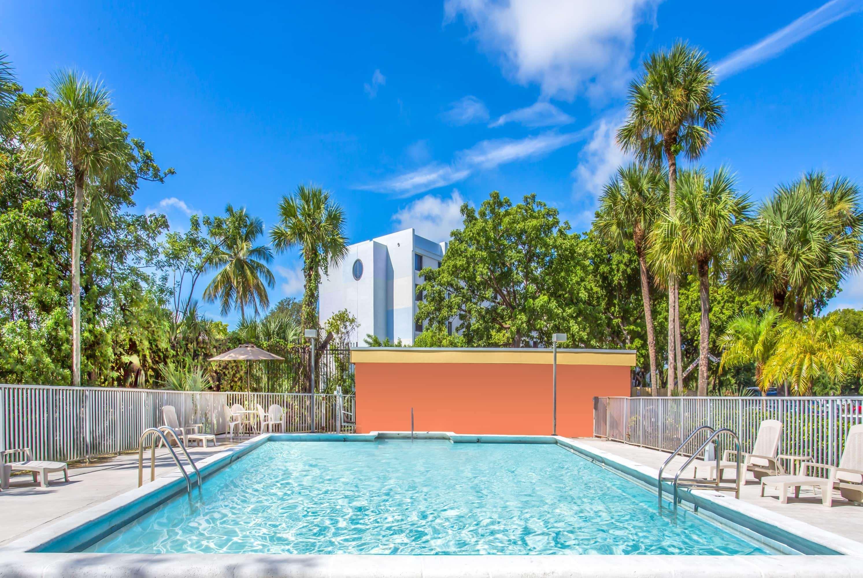 Days By Wyndham Lauderdale Airport Cruise Port Hotel 2*