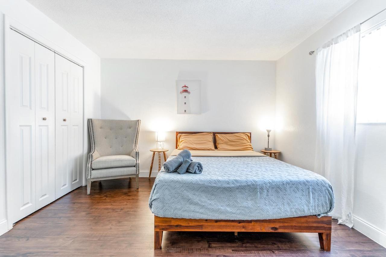 Stylish Apts In Oakland Park Near Ft Lauderdale Apartment