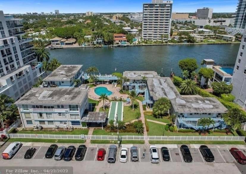 Fortlauderdale * Fort Lauderdale