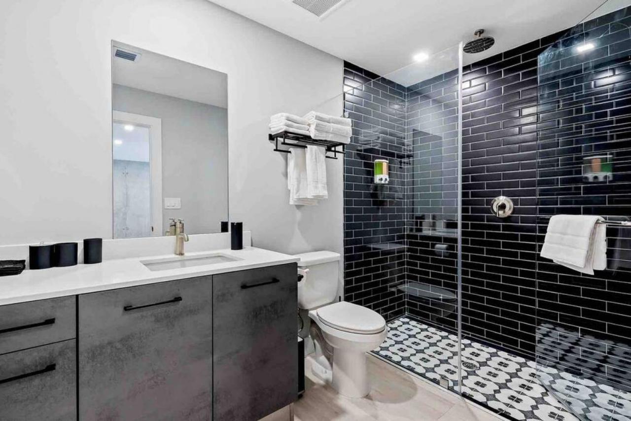 Pretty Rola 204 Upscale Spacious 1b1b W King Bed At Downtown Ft Lauderdale Apartment *