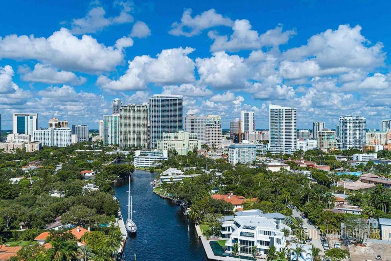 Pretty Rola 204 Upscale Spacious 1b1b W King Bed At Downtown Ft Lauderdale Apartment Fort Lauderdale
