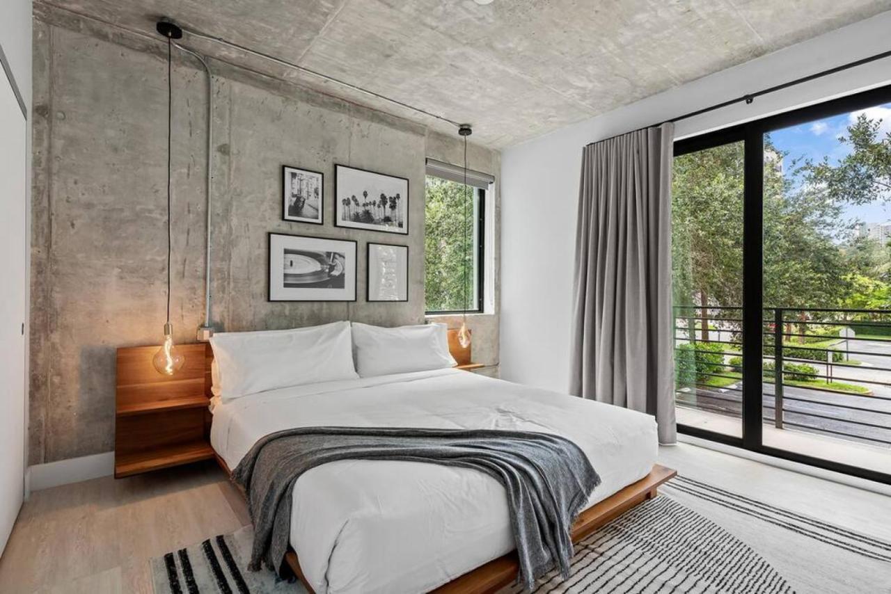 Pretty Rola 204 Upscale Spacious 1b1b W King Bed At Downtown Ft Lauderdale Apartment Fort Lauderdale