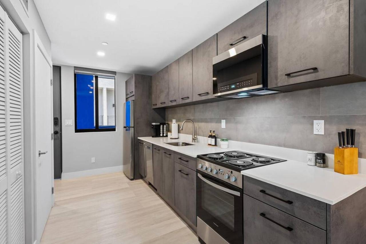 Pretty Rola 203 Deluxe With King Bed Close To And Downtown * Fort Lauderdale