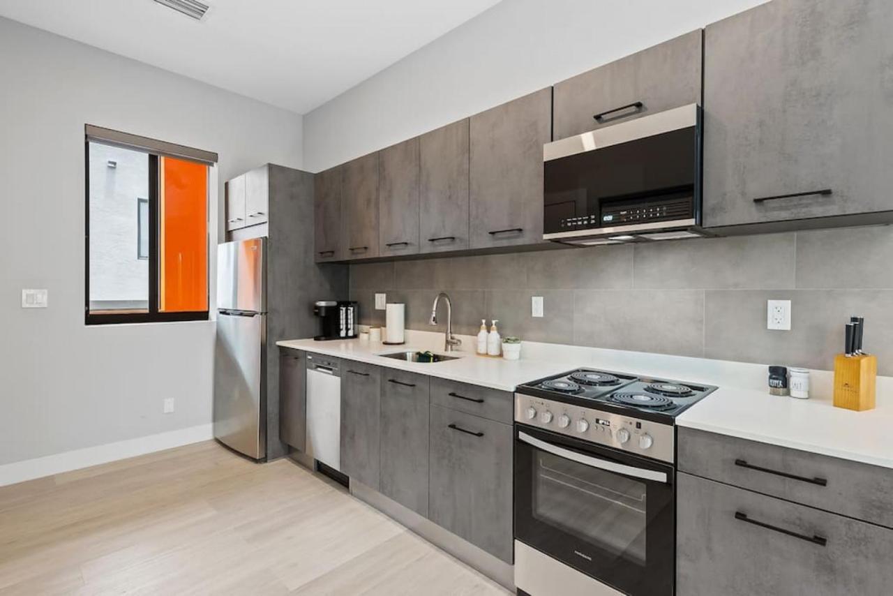Apartment Pretty Rola 303 Signature W King Bed Brand New And Location Fort Lauderdale