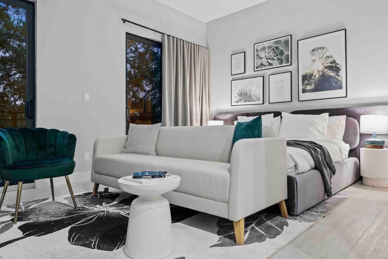 Pretty Rola 303 Signature W King Bed Brand New And Location Fort Lauderdale