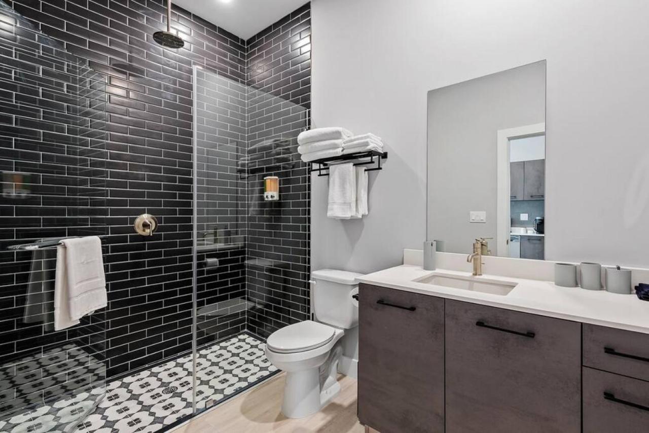 Apartment Pretty Rola 303 Signature W King Bed Brand New And Location