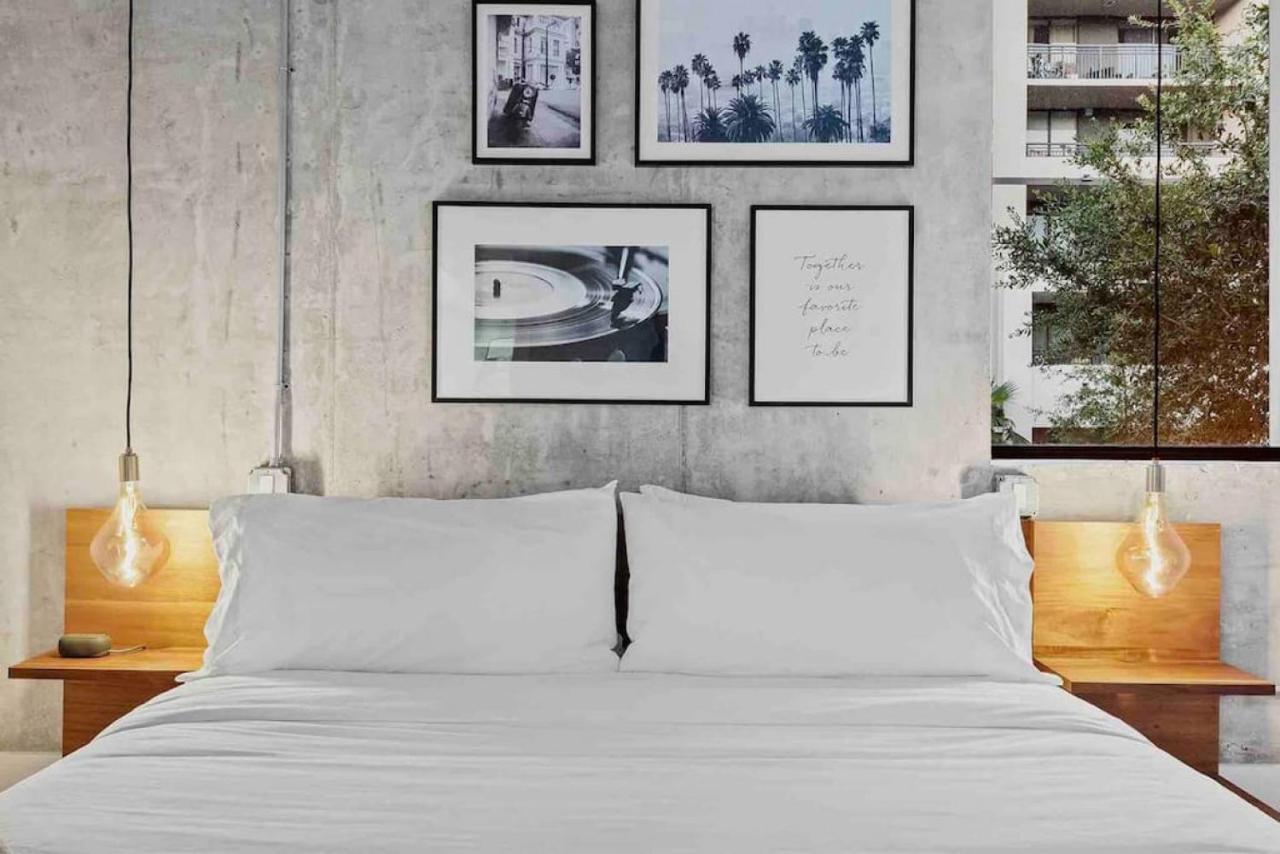 Apartment Pretty Rola 305 Superior W King Bed With Designer Furniture