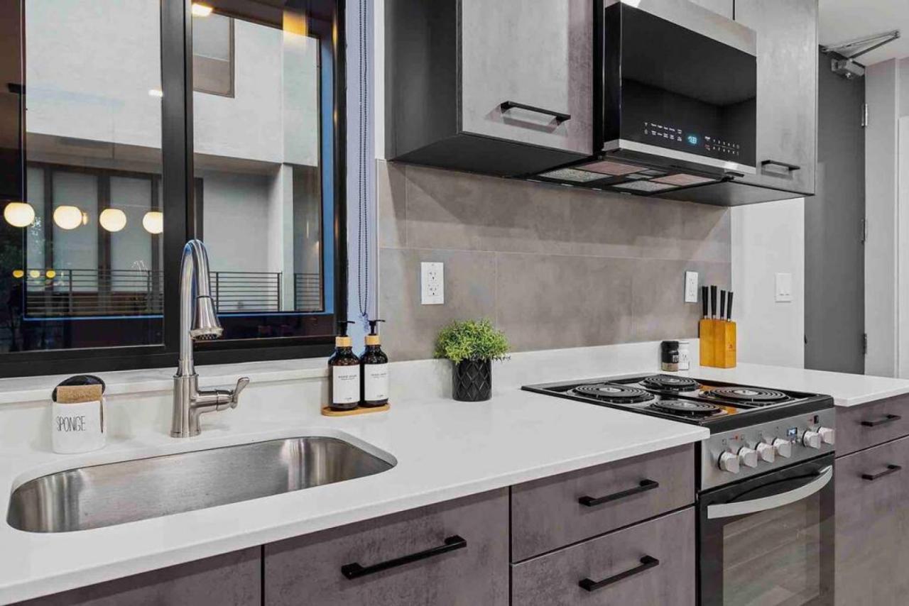 Pretty Rola 204 Upscale Spacious 1b1b W King Bed At Downtown Ft Lauderdale Apartment *