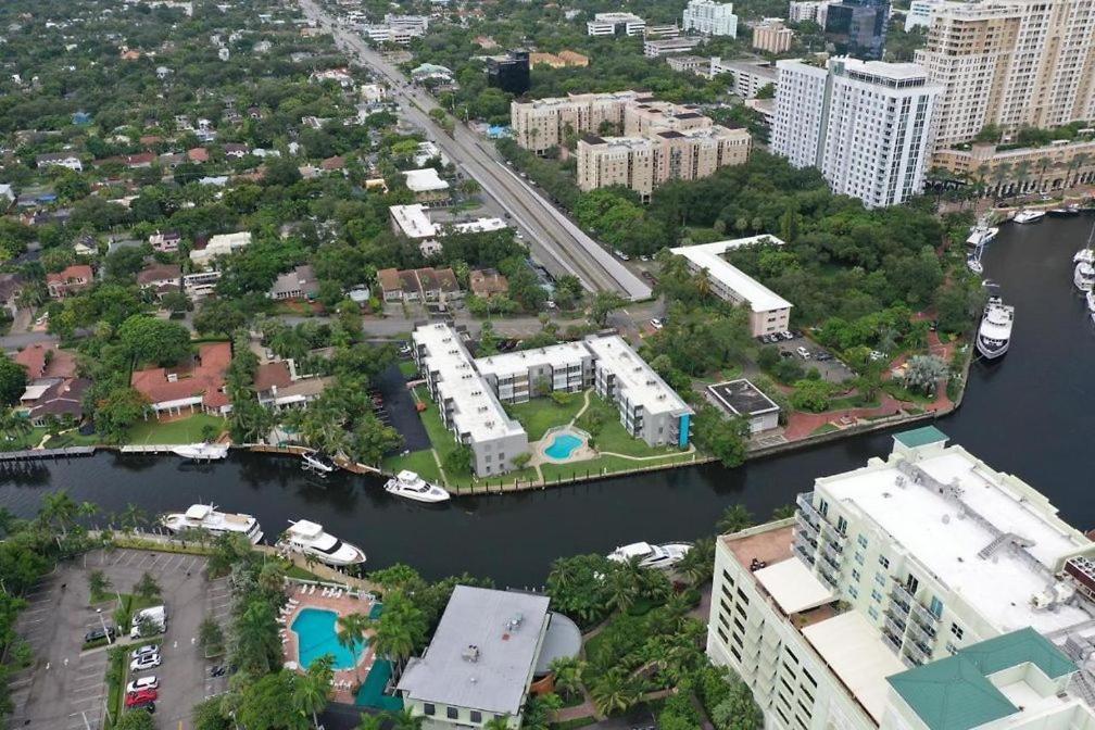 Designer River View Apartment *
