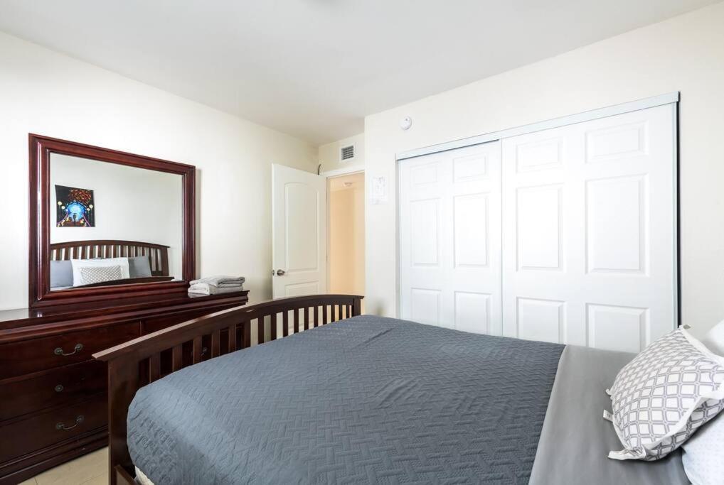 A1 - Endless Summer Vacation - Affordable Luxury Near Downtown Apartment Fort Lauderdale