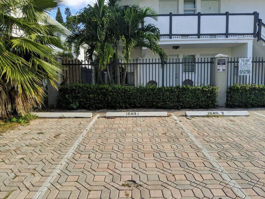 A1 - Endless Summer Vacation - Affordable Luxury Near Downtown
