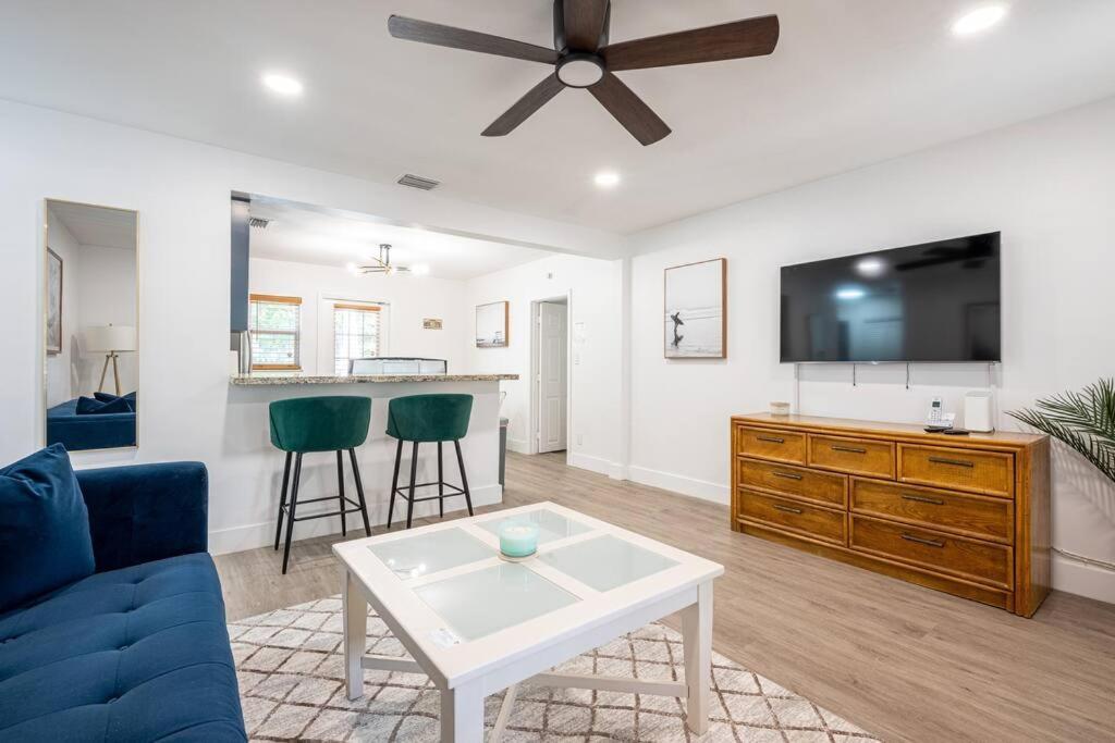 Casa Ola - Surf Themed Pool Home, Near Downtown Holiday home