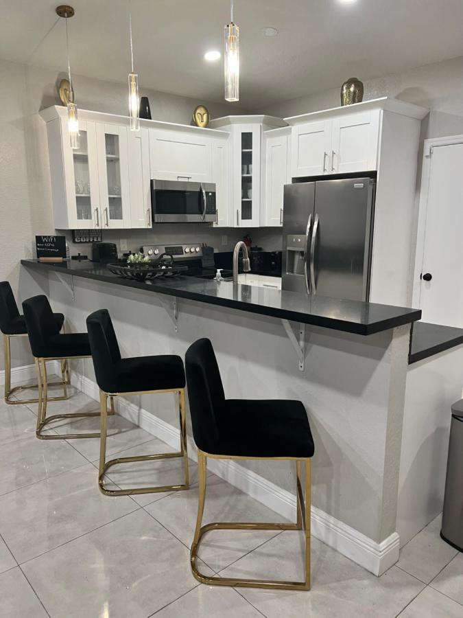 Luxurious 3br Close To Olas/downtown Stri Villa *