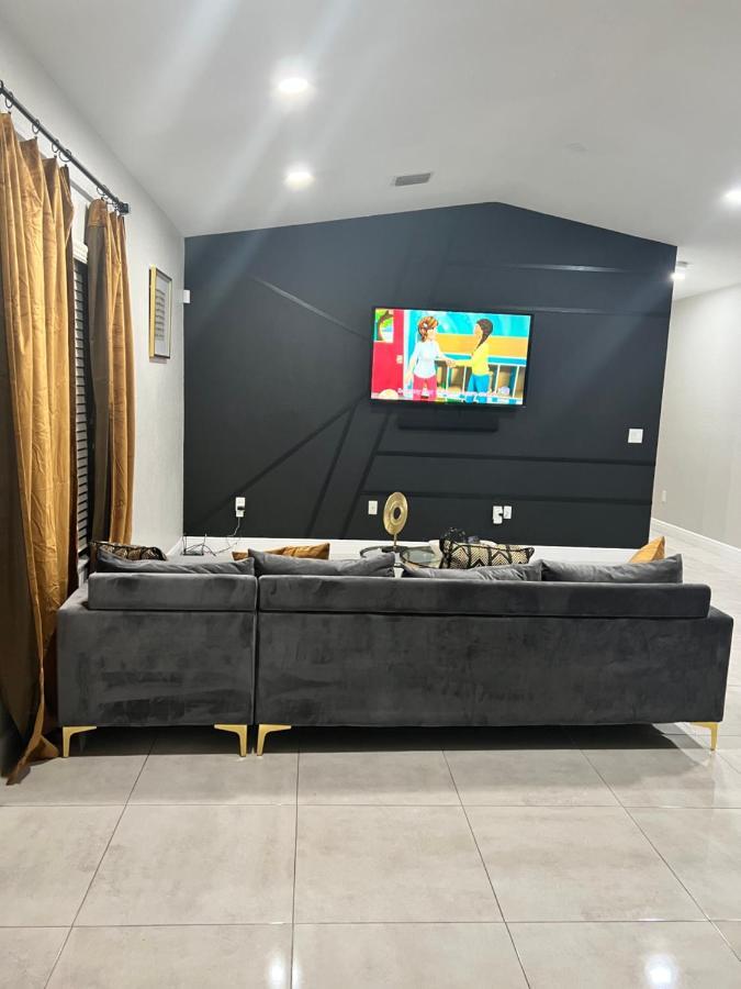 Villa Luxurious 3br Close To Olas/downtown Stri Fort Lauderdale