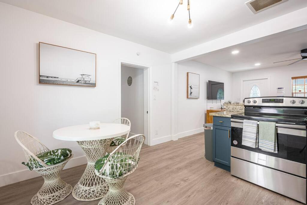 Casa Ola - Surf Themed Pool Home, Near Downtown *