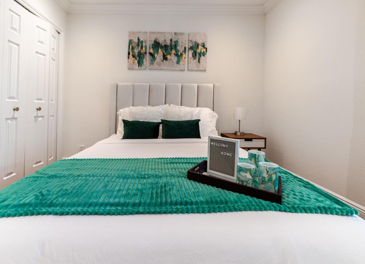 The Garden View 2-bedroom Heated Pool