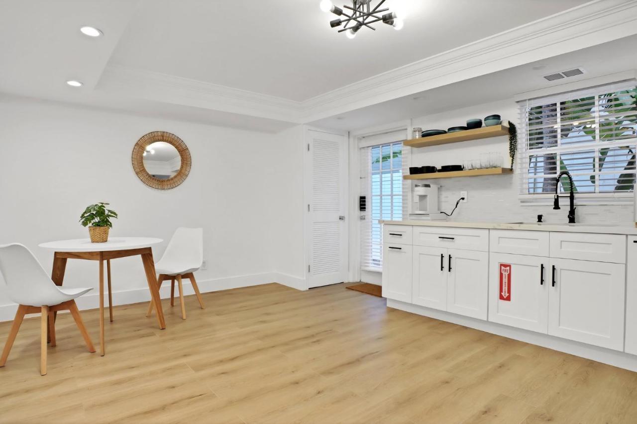 Rio Vista - Massive Olas Compound With Pool & 3 Living Areas With Kitchens * Fort Lauderdale