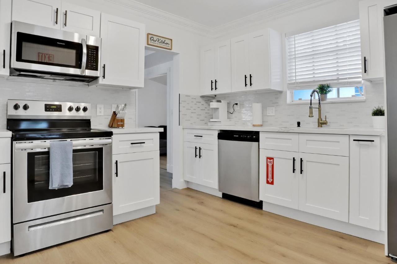 Rio Vista - Massive Olas Compound With Pool & 3 Living Areas With Kitchens * Fort Lauderdale
