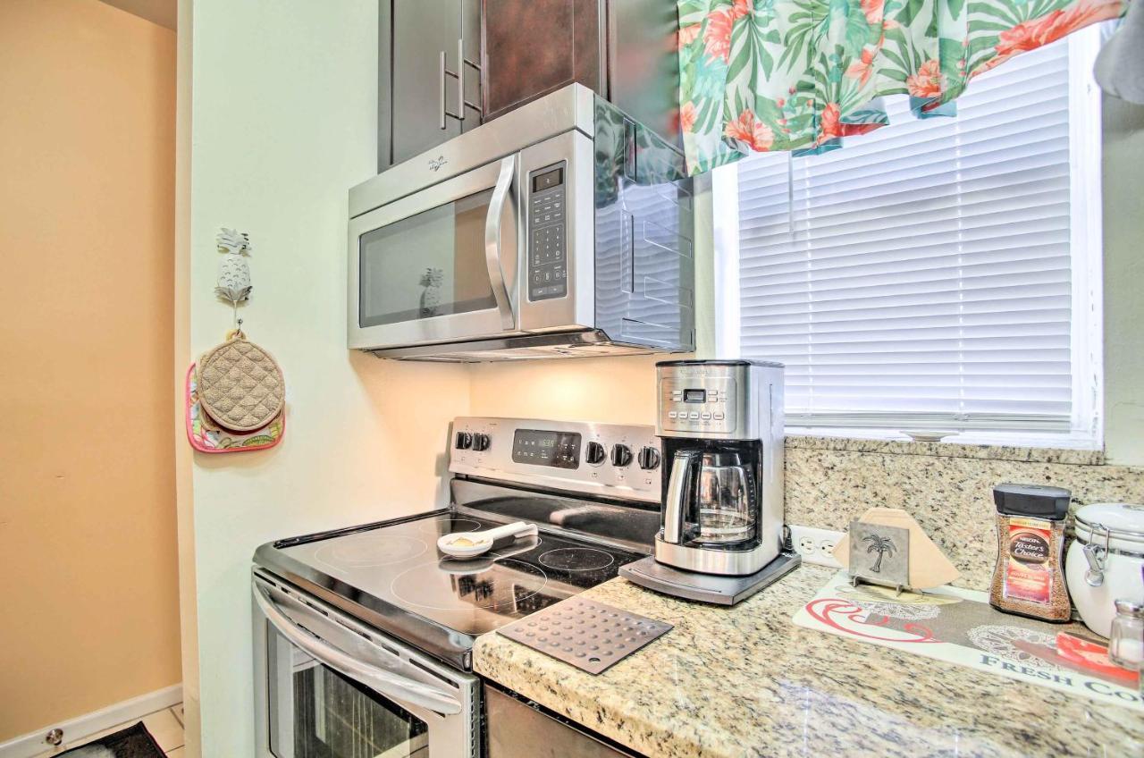 Apartment Idyllic With Pool Access - Walk To Beach!