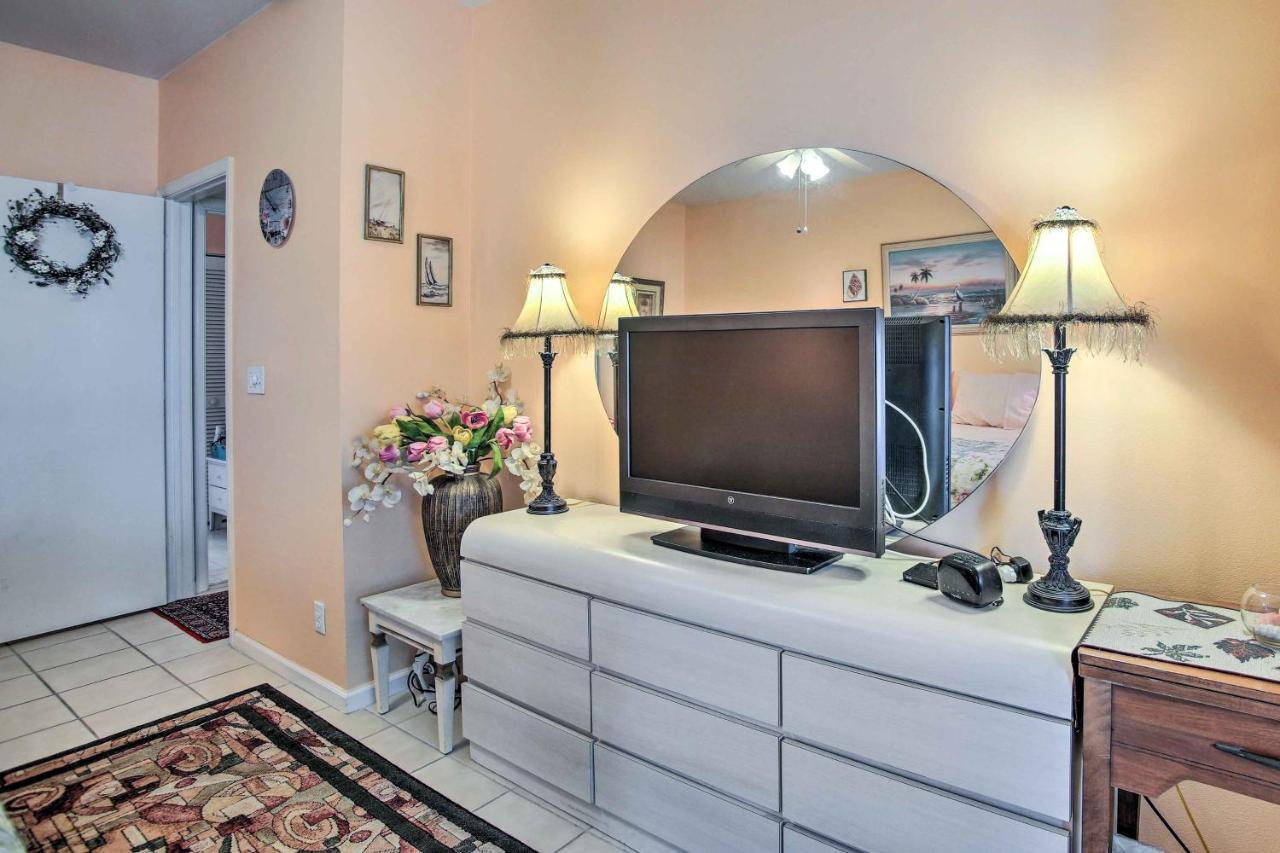 Apartment Idyllic With Pool Access - Walk To Beach!
