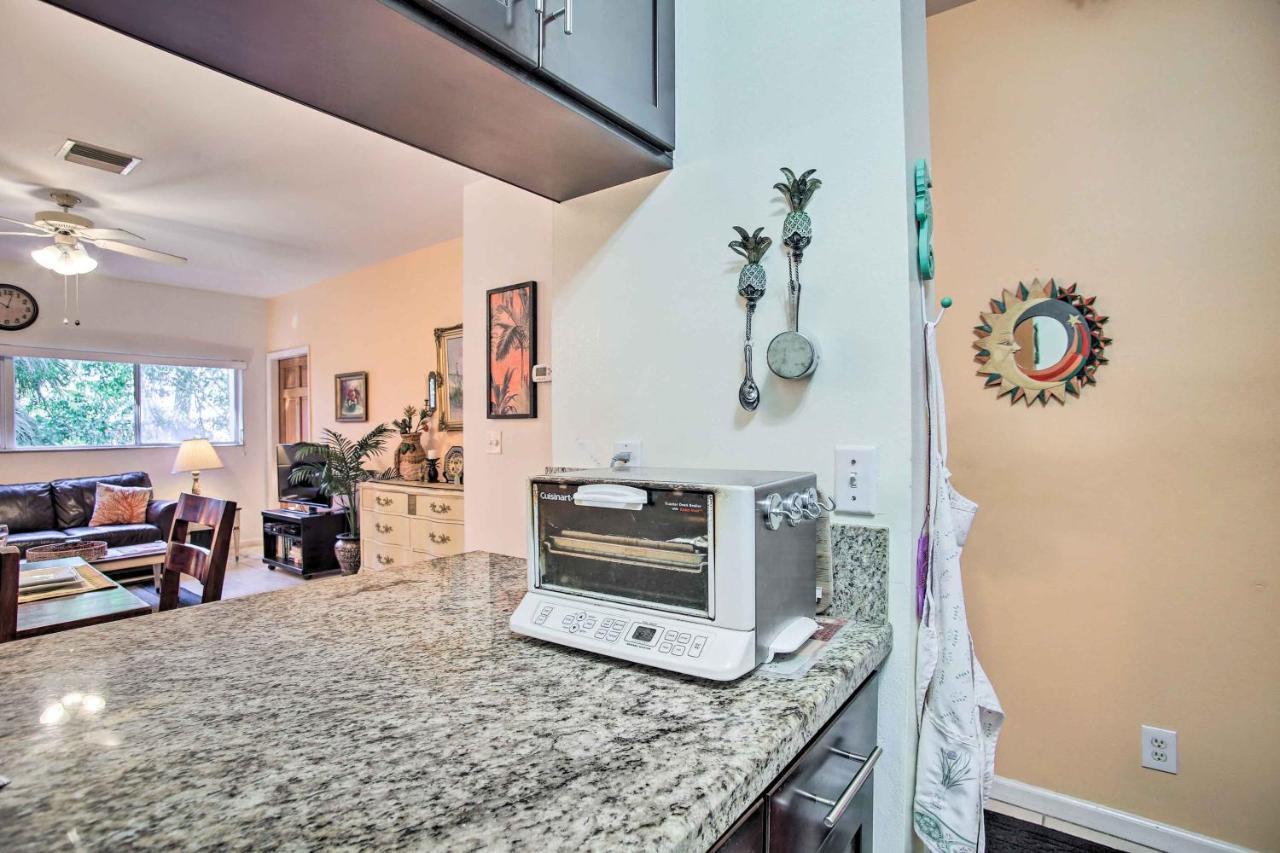 Idyllic With Pool Access - Walk To Beach!