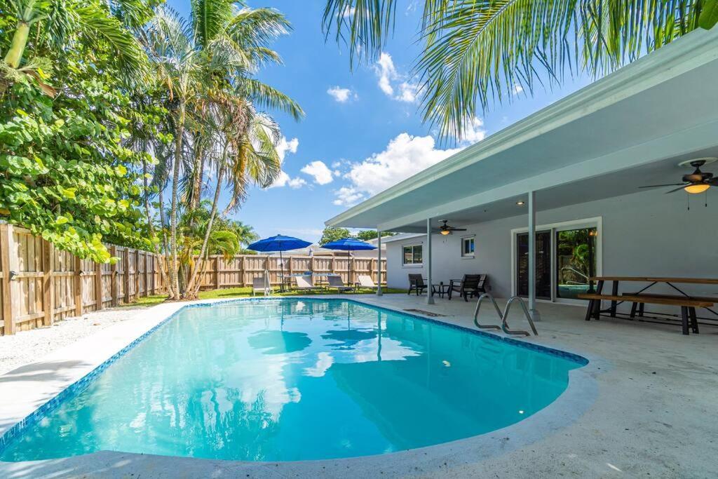 Spacious 4brs Home, Game & Private Pool *
