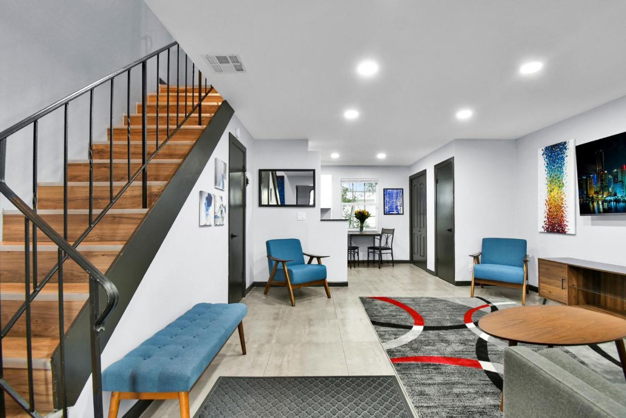 Wilton Manors Villas - Florida Furnished Living