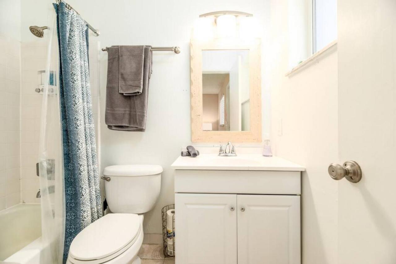 The Retreat 3 - Wilton Manors Apartment *