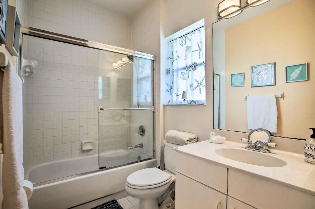 Idyllic With Pool Access - Walk To Beach!