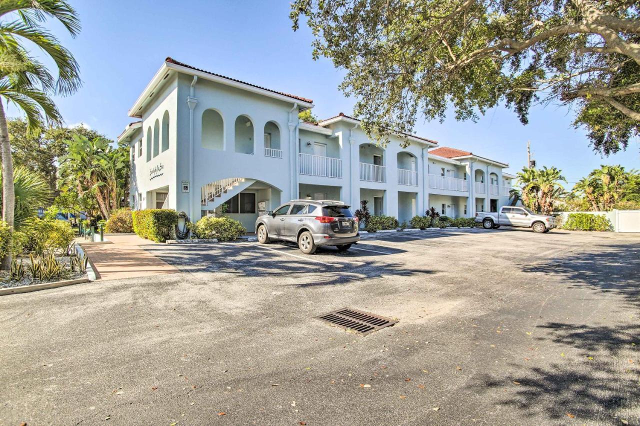 Apartment Idyllic With Pool Access - Walk To Beach!