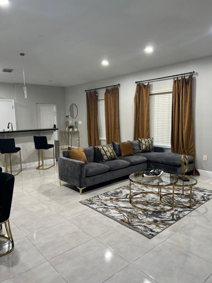 Luxurious 3br Close To Olas/downtown Stri Villa