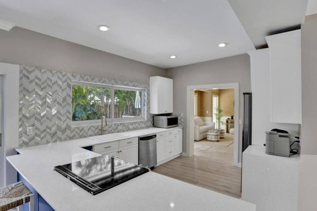 Brand New! Heated Pool, Golf Cart, Next To Fort Lauderdale