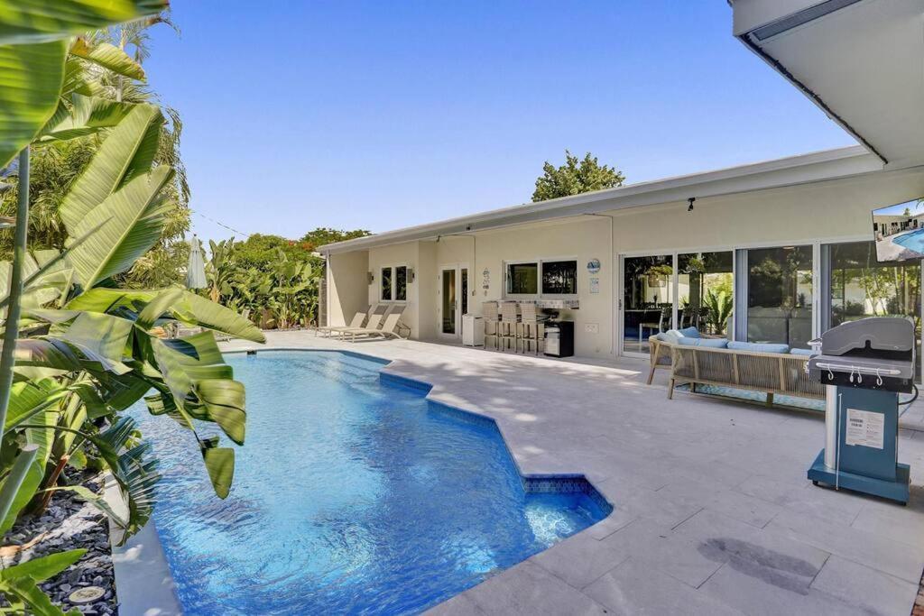 Holiday home Brand New! Heated Pool, Golf Cart, Next To Fort Lauderdale