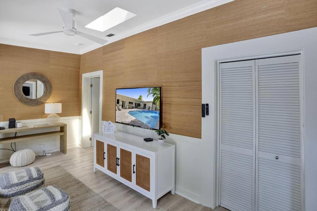 Holiday home Brand New! Heated Pool, Golf Cart, Next To *