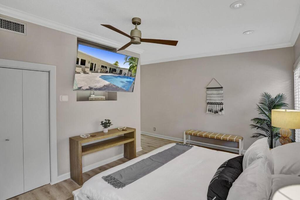 Holiday home Brand New! Heated Pool, Golf Cart, Next To Fort Lauderdale