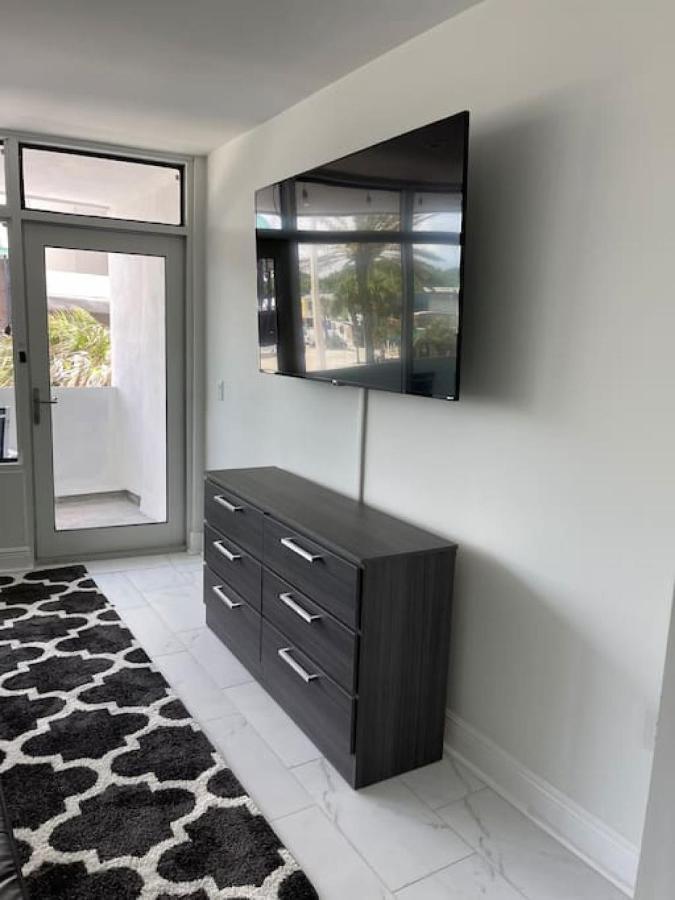 The Purple Pelican Beachfront With Ocean Balcony Unit 4