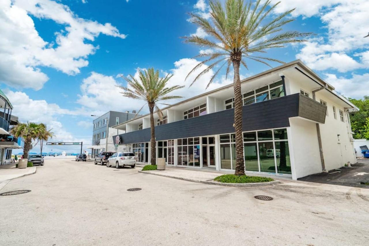 The Purple Pelican Beachfront With Ocean Balcony Unit 4 Holiday home *