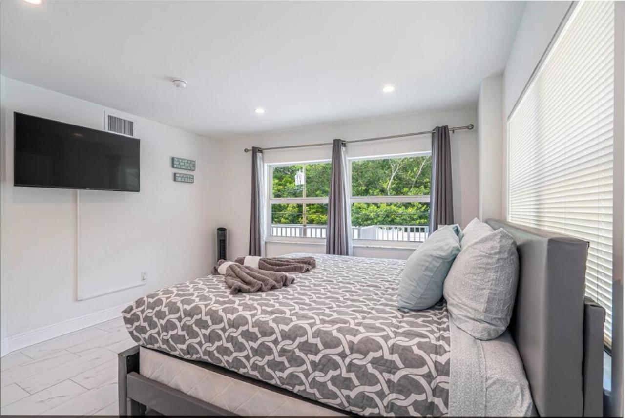 Beachfront Bloos 2 Units Ocean View Balcony Units 1 And 2 Holiday home *