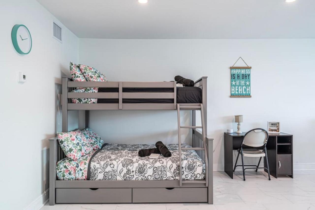 The Purple Pelican Beachfront With Ocean Balcony Unit 4