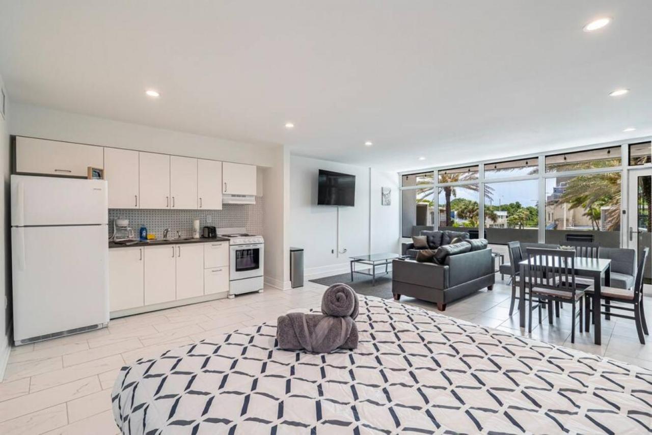 Beachfront Bloos 2 Units Ocean View Balcony Units 1 And 2 Holiday home Fort Lauderdale