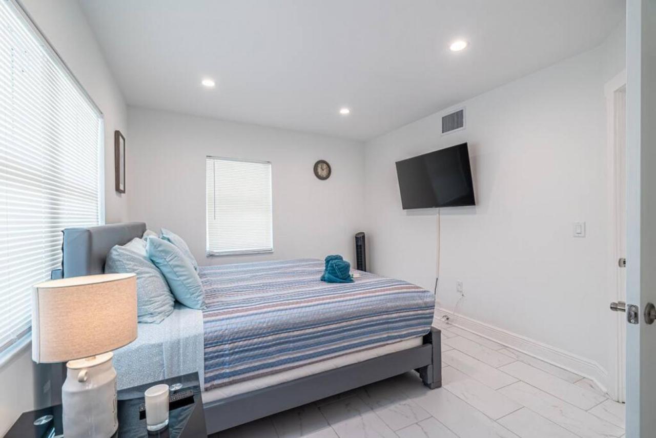 Beachfront Bloos 2 Units Ocean View Balcony Units 1 And 2 * Fort Lauderdale