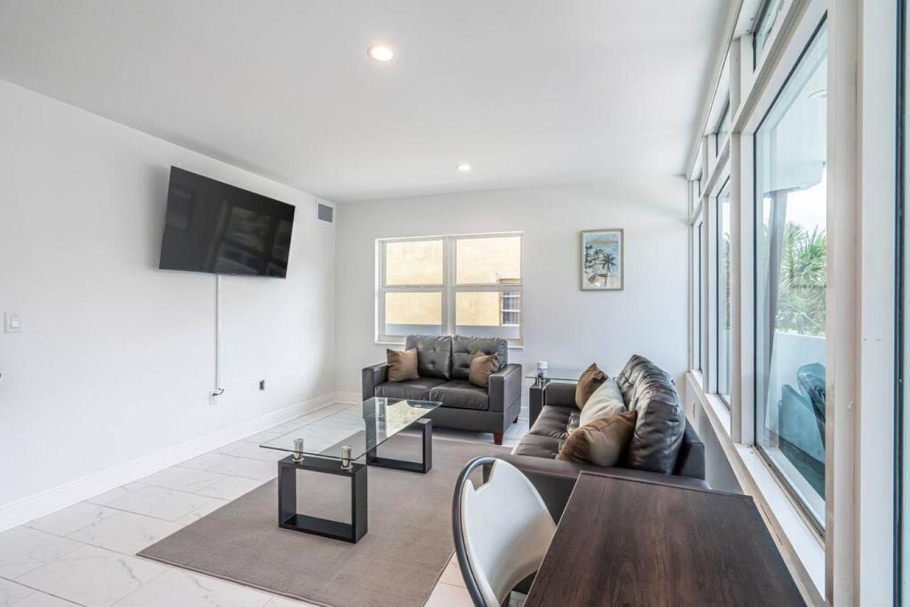 Holiday home Beachfront Bloos 2 Units Ocean View Balcony Units 1 And 2 *