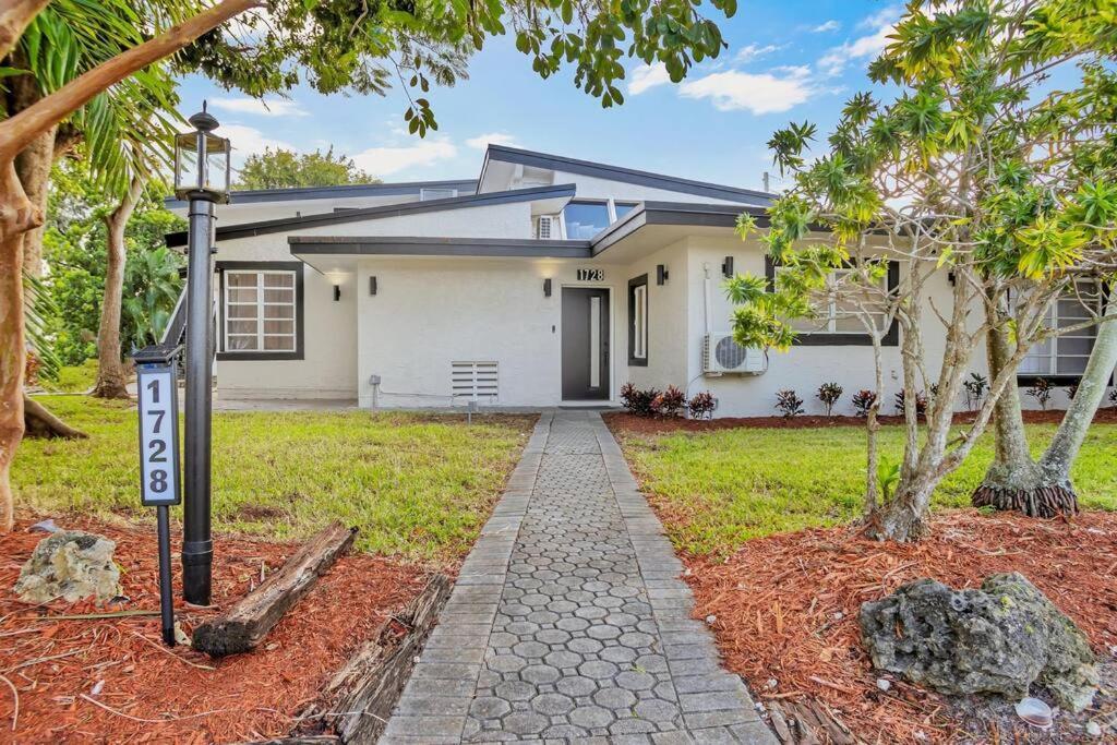 Stunning 2 Story With Pool