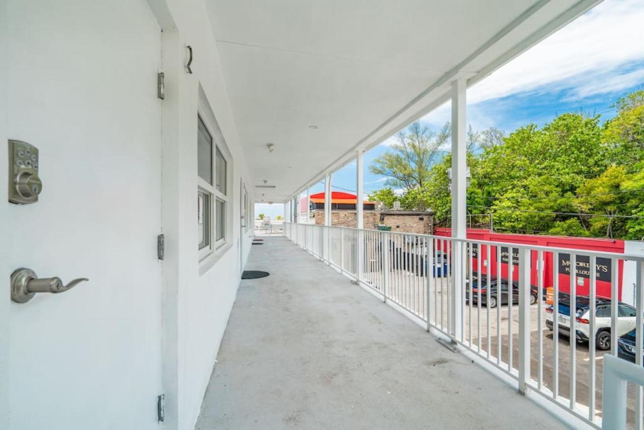 The Purple Pelican Beachfront With Ocean Balcony Unit 4 Holiday home