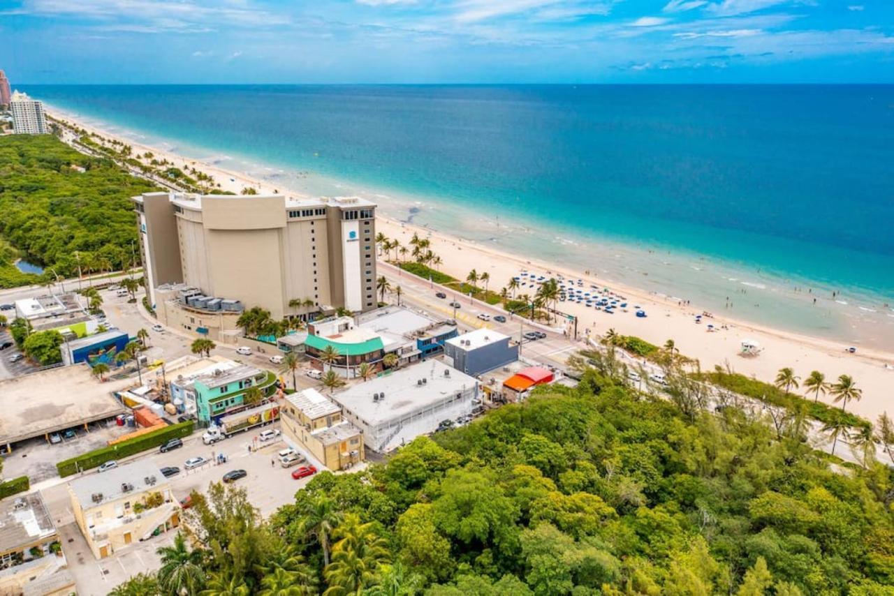 Holiday home The Purple Pelican Beachfront With Ocean Balcony Unit 4