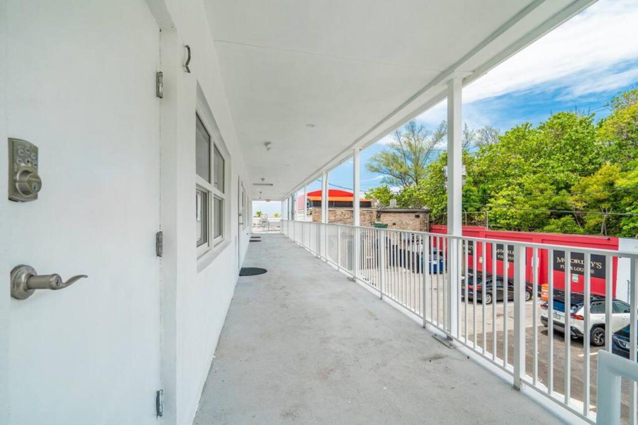 Beachfront Bloos 2 Units Ocean View Balcony Units 1 And 2 *